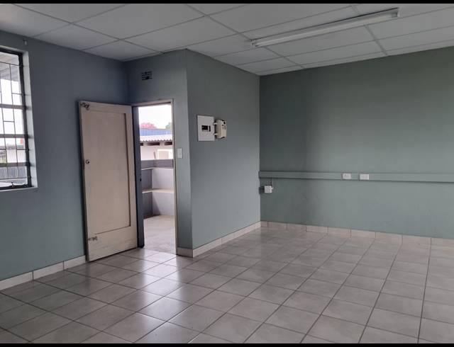 55M² OFFICE TO LET IN WHITE RIVER CENTRAL